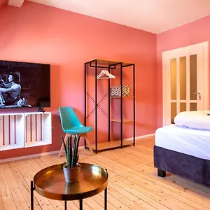 Apartment With Private Parking Lot, Würzburg