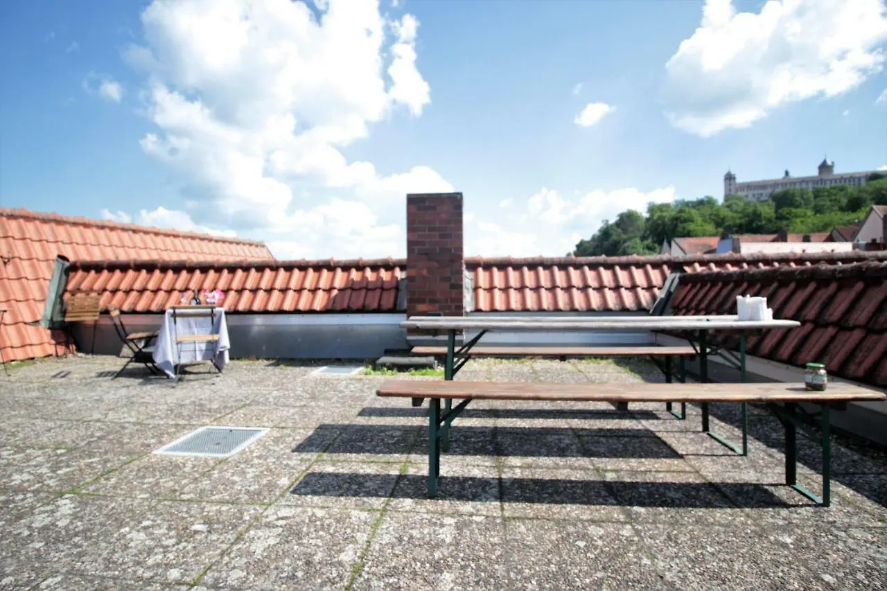 City Apartment - Old Main Bridge, Own Garage Parking Space Wurzburg